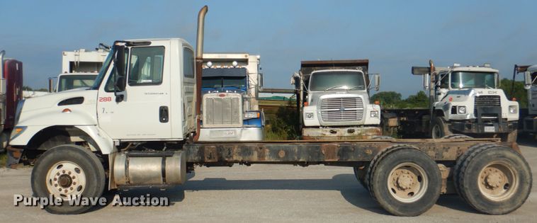 image for item KW9829 2005 International 7400  truck cab and chassis