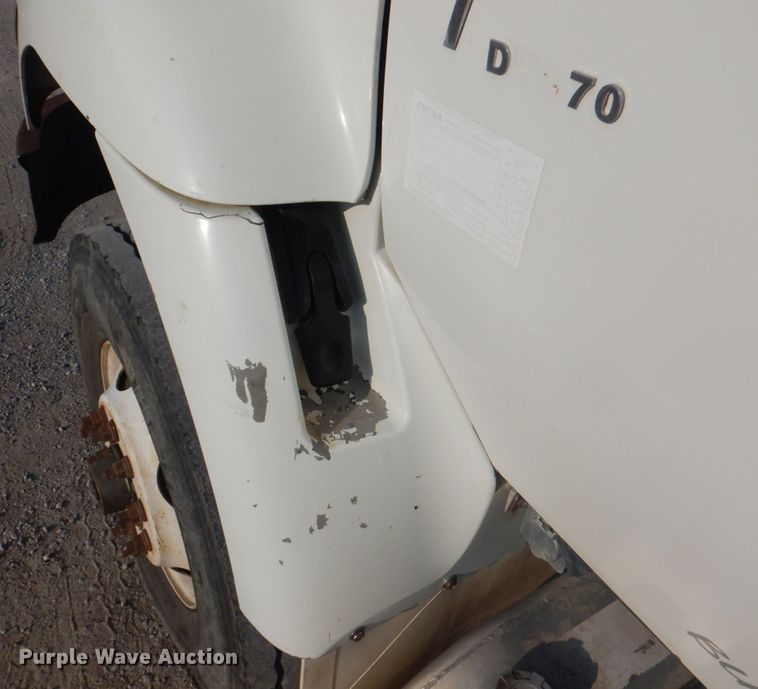 image for item KW9829 2005 International 7400  truck cab and chassis