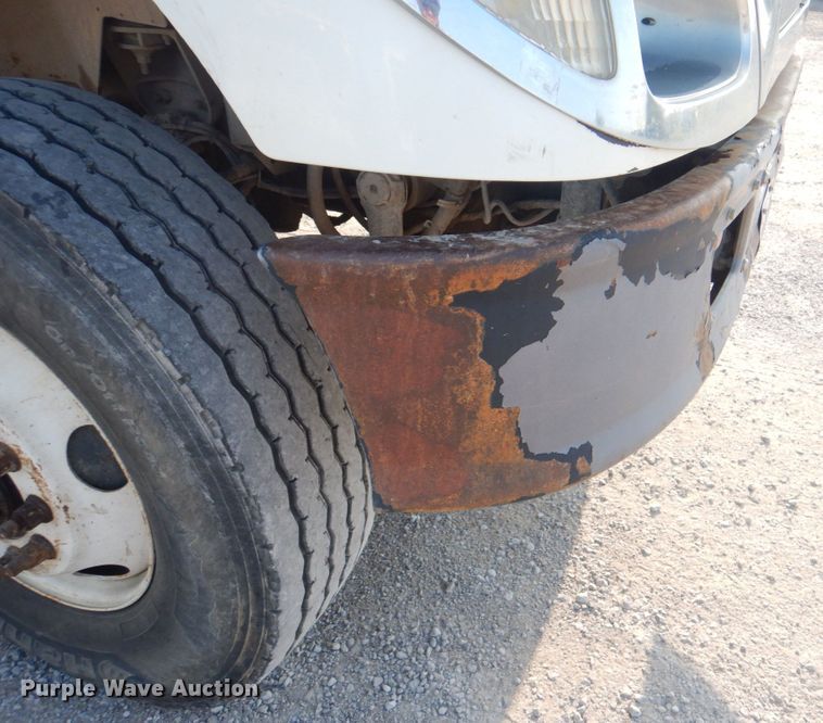 image for item KW9829 2005 International 7400  truck cab and chassis