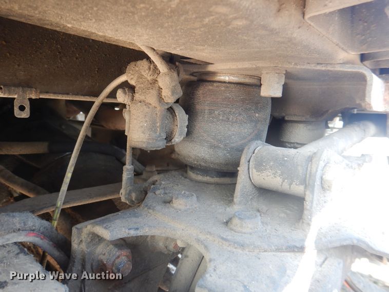 image for item KW9829 2005 International 7400  truck cab and chassis