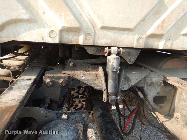 image for item KW9829 2005 International 7400  truck cab and chassis