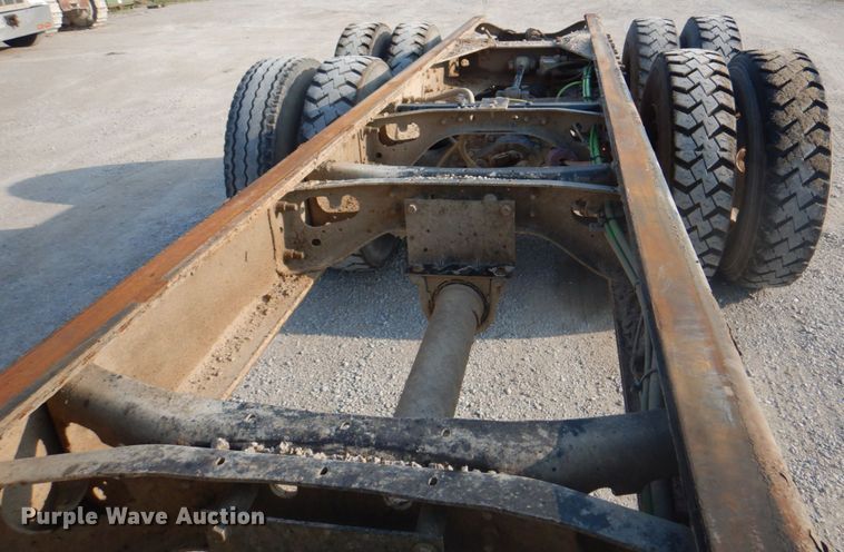 image for item KW9829 2005 International 7400  truck cab and chassis