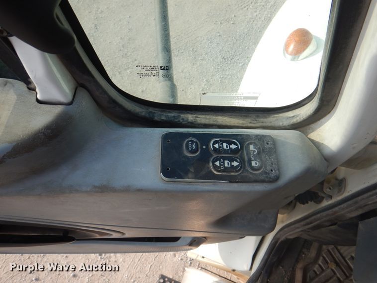 image for item KW9829 2005 International 7400  truck cab and chassis