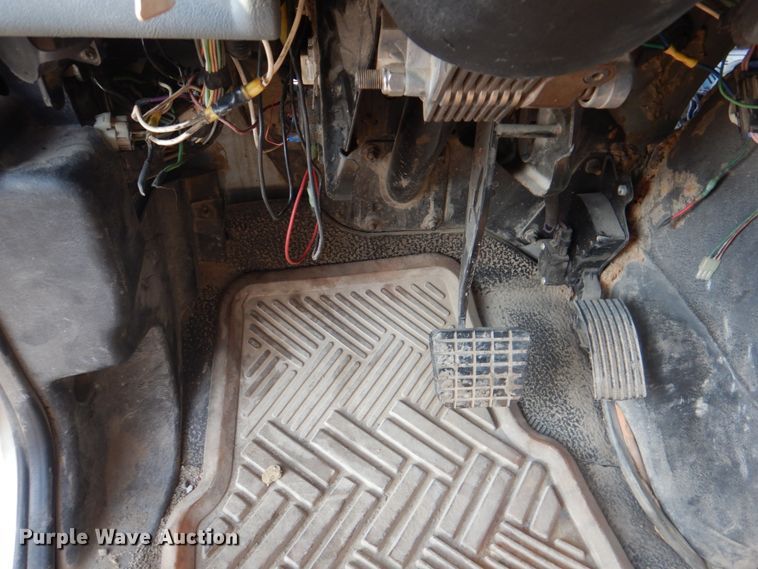 image for item KW9829 2005 International 7400  truck cab and chassis