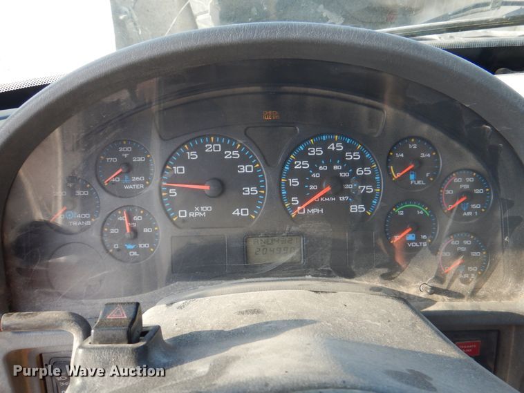 image for item KW9829 2005 International 7400  truck cab and chassis