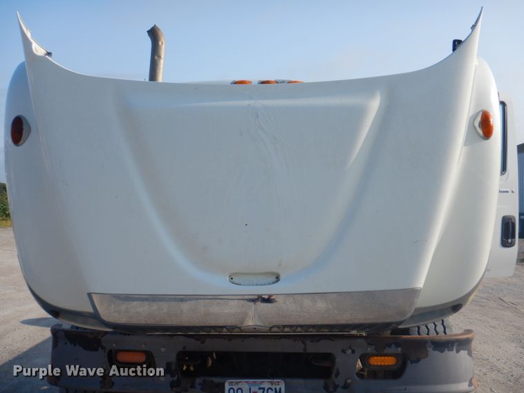 image for item KW9829 2005 International 7400  truck cab and chassis