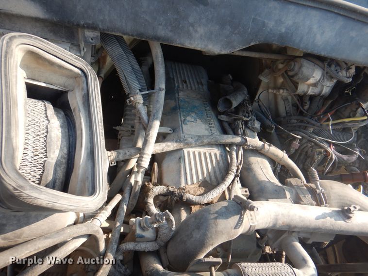 image for item KW9829 2005 International 7400  truck cab and chassis