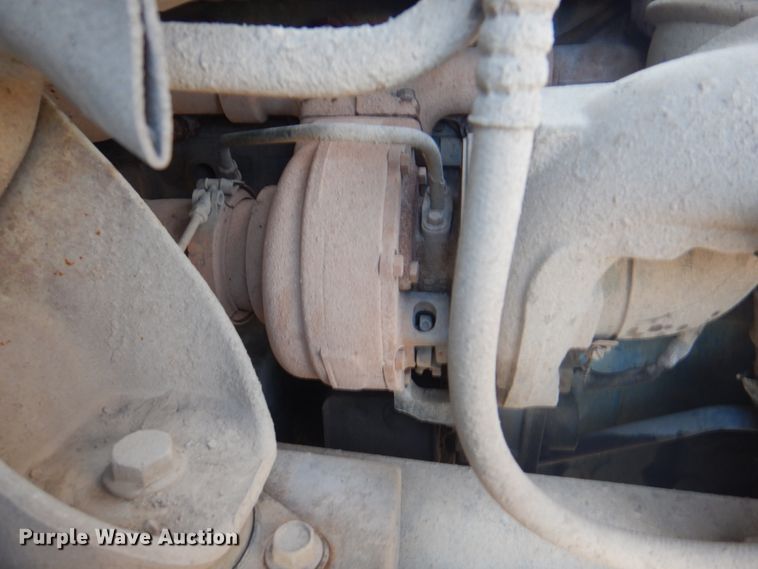 image for item KW9829 2005 International 7400  truck cab and chassis