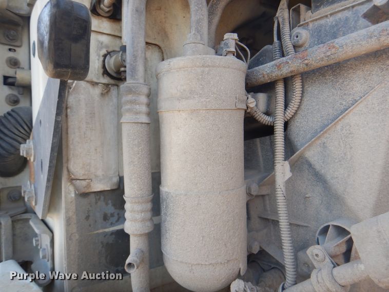 image for item KW9829 2005 International 7400  truck cab and chassis