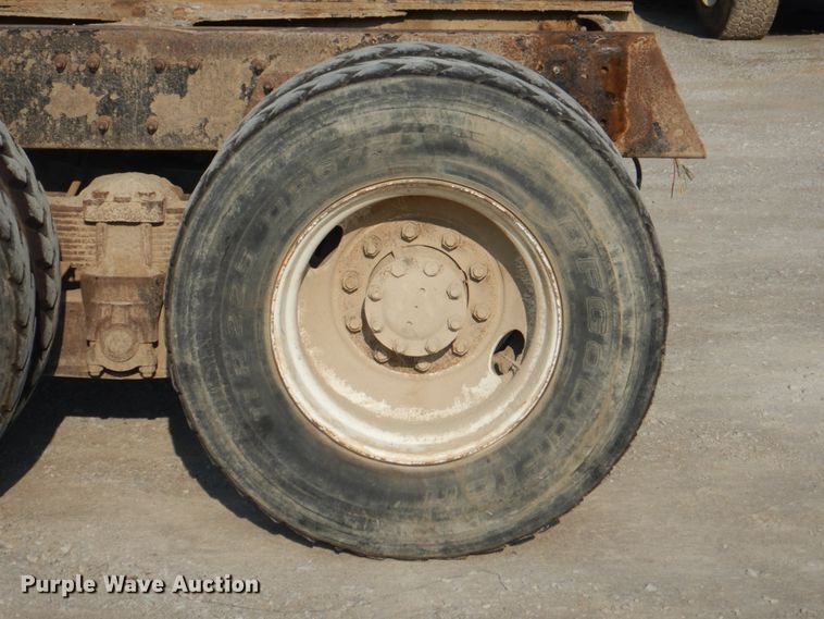 image for item KW9829 2005 International 7400  truck cab and chassis