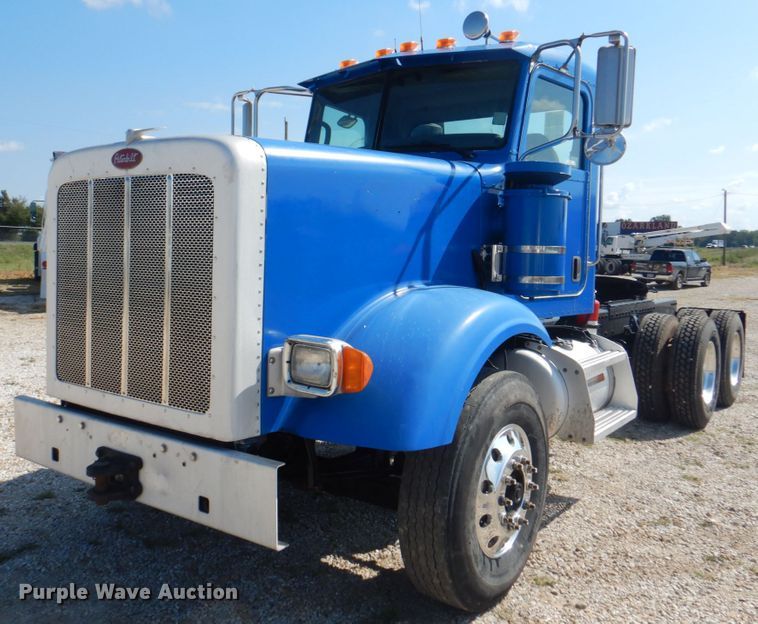 image for item KW9847 2008 Peterbilt 367  semi truck
