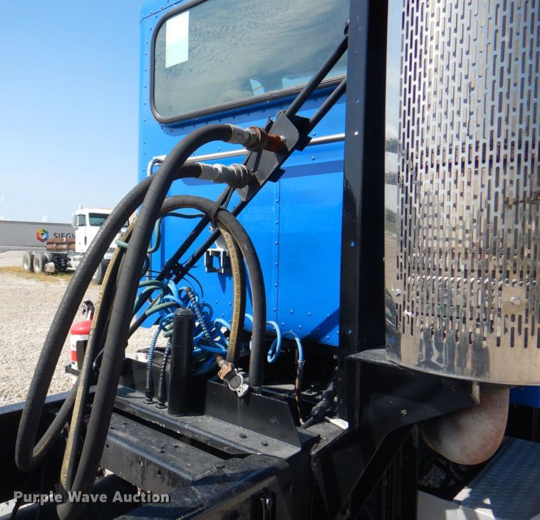 image for item KW9847 2008 Peterbilt 367  semi truck