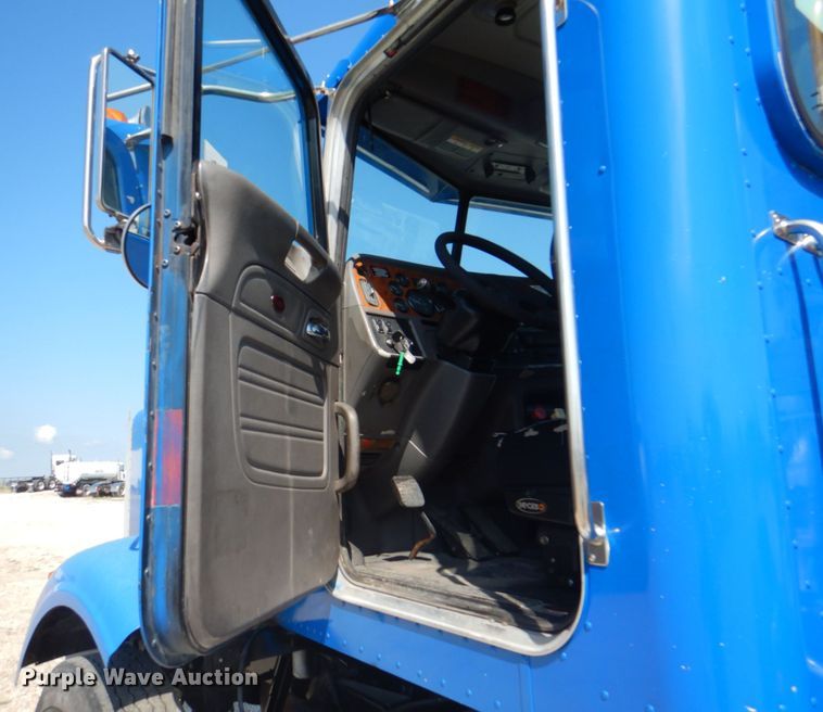 image for item KW9847 2008 Peterbilt 367  semi truck