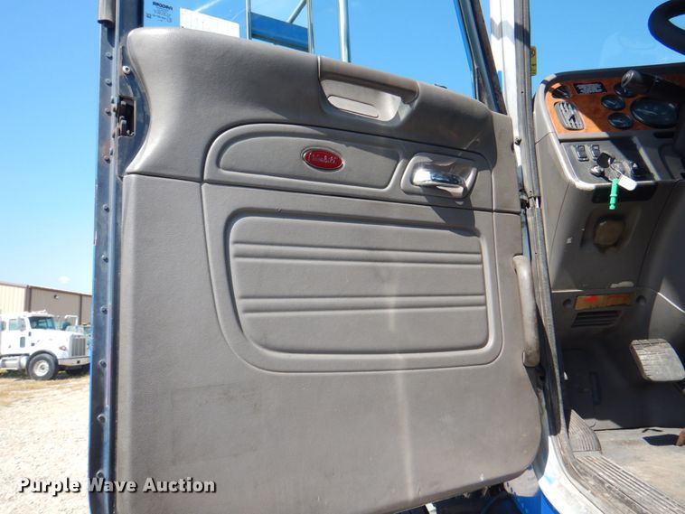 image for item KW9847 2008 Peterbilt 367  semi truck