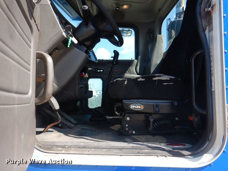 image for item KW9847 2008 Peterbilt 367  semi truck