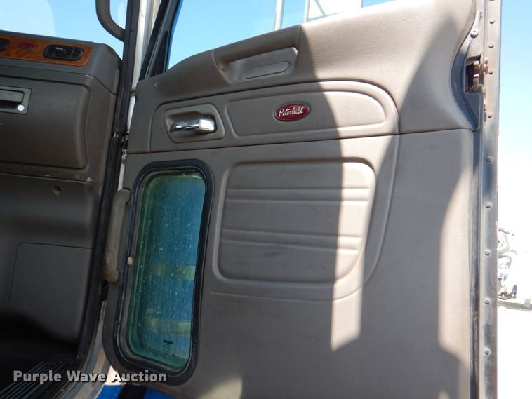 image for item KW9847 2008 Peterbilt 367  semi truck