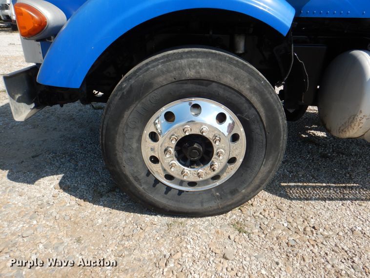 image for item KW9847 2008 Peterbilt 367  semi truck