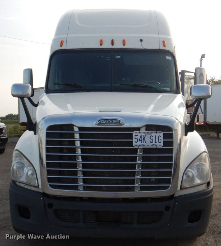 image for item KW9869 2011 Freightliner Cascadia 125  semi truck