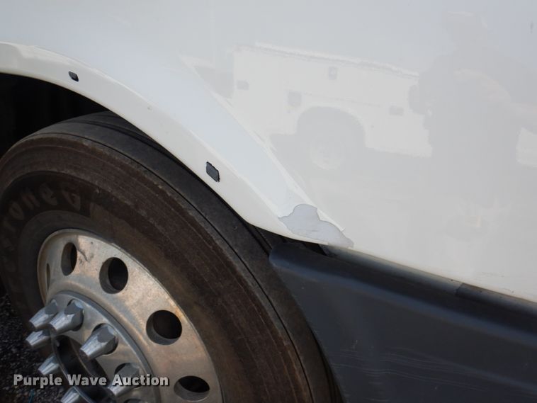 image for item KW9869 2011 Freightliner Cascadia 125  semi truck