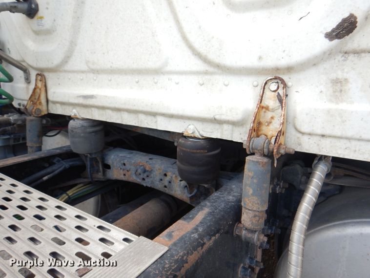 image for item KW9869 2011 Freightliner Cascadia 125  semi truck