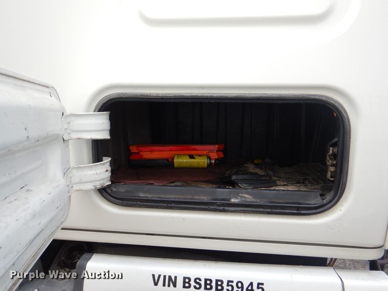 image for item KW9869 2011 Freightliner Cascadia 125  semi truck