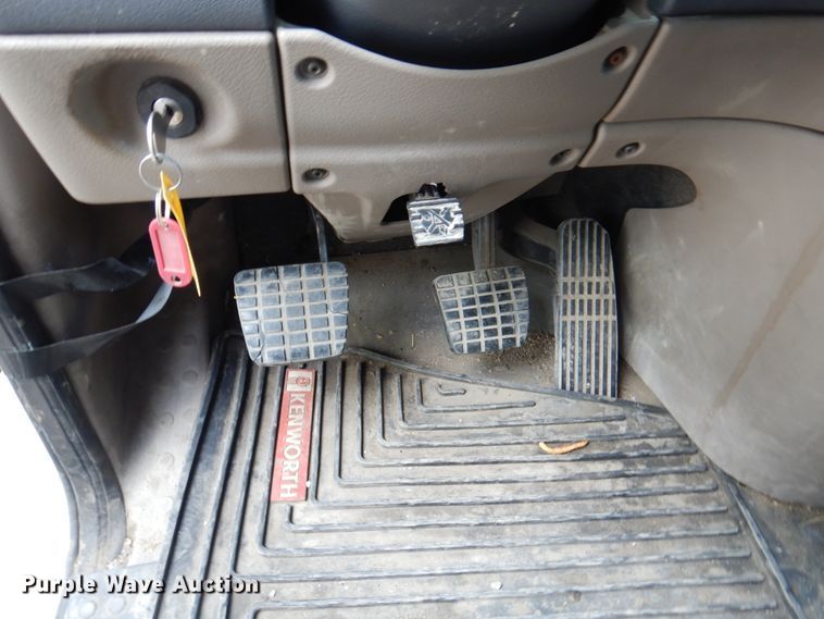 image for item KW9869 2011 Freightliner Cascadia 125  semi truck