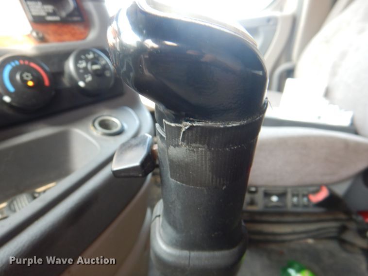 image for item KW9869 2011 Freightliner Cascadia 125  semi truck