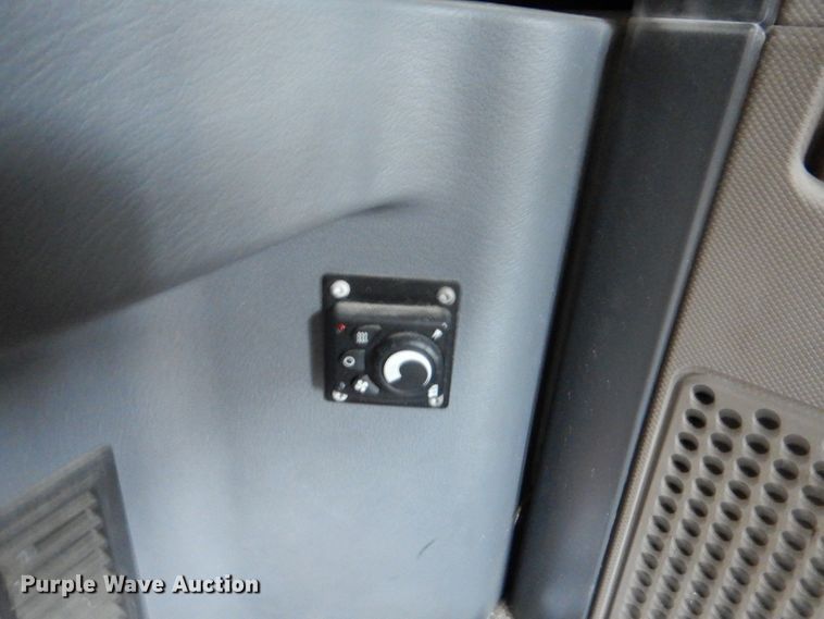 image for item KW9869 2011 Freightliner Cascadia 125  semi truck