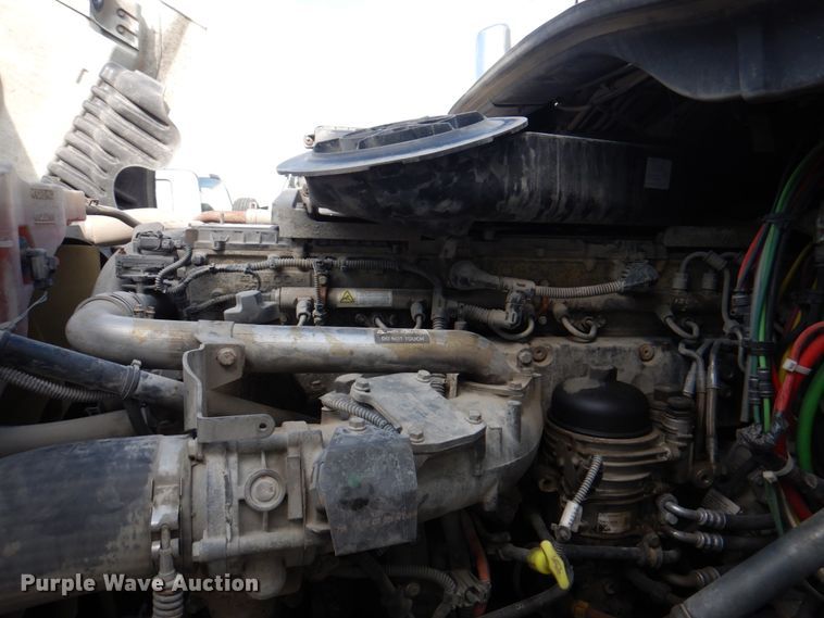 image for item KW9869 2011 Freightliner Cascadia 125  semi truck