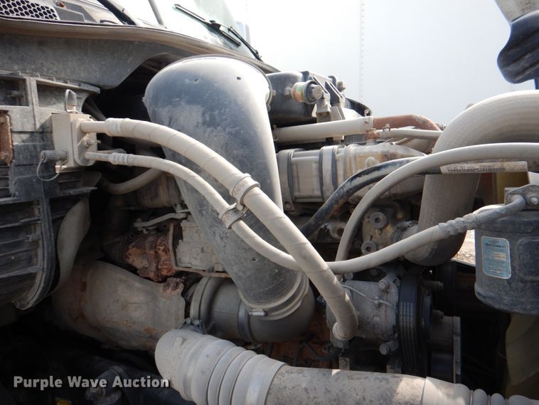 image for item KW9869 2011 Freightliner Cascadia 125  semi truck