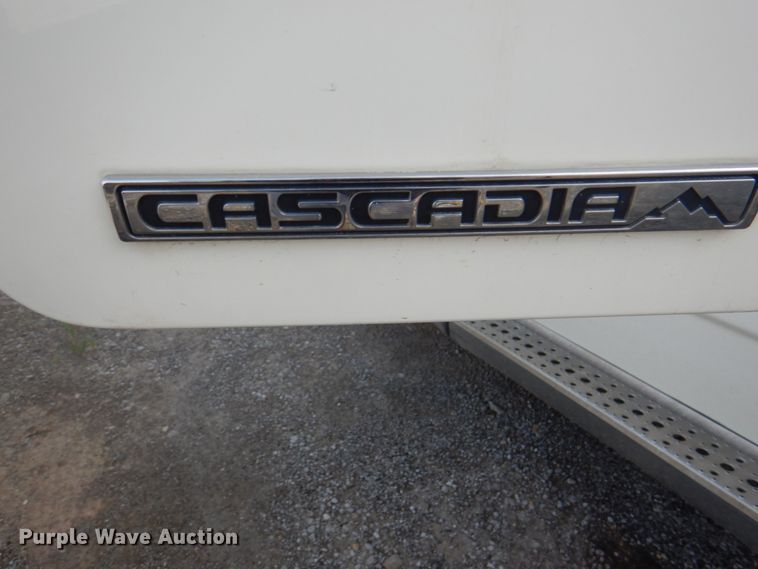 image for item KW9869 2011 Freightliner Cascadia 125  semi truck