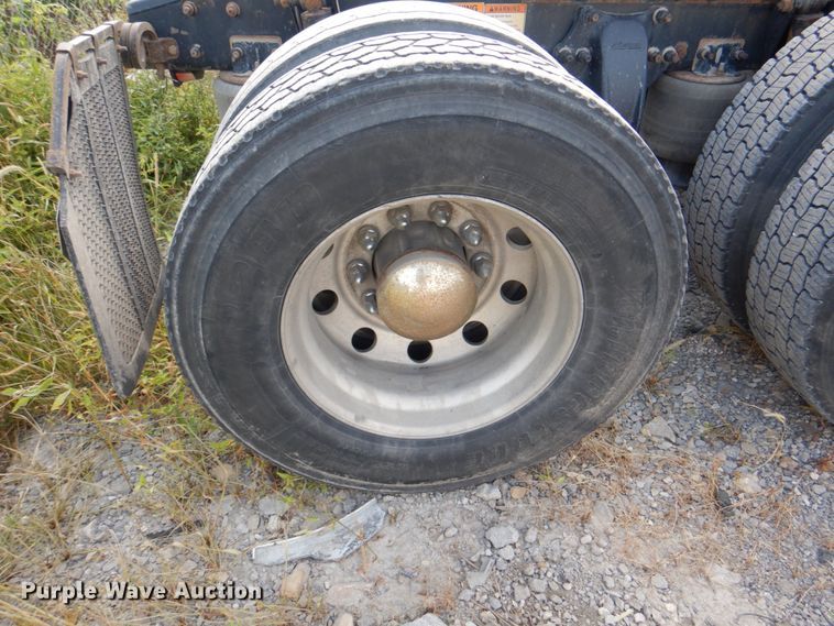 image for item KW9869 2011 Freightliner Cascadia 125  semi truck