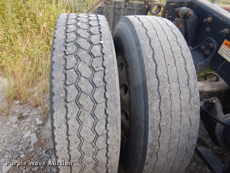 image for item KW9869 2011 Freightliner Cascadia 125  semi truck