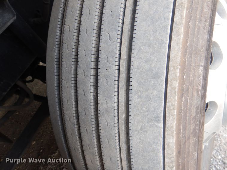 image for item KW9869 2011 Freightliner Cascadia 125  semi truck