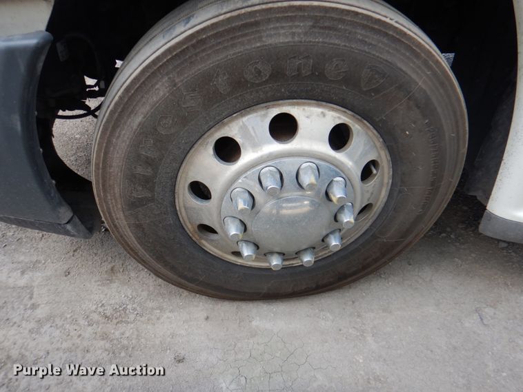 image for item KW9869 2011 Freightliner Cascadia 125  semi truck