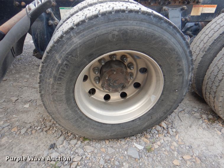 image for item KW9869 2011 Freightliner Cascadia 125  semi truck