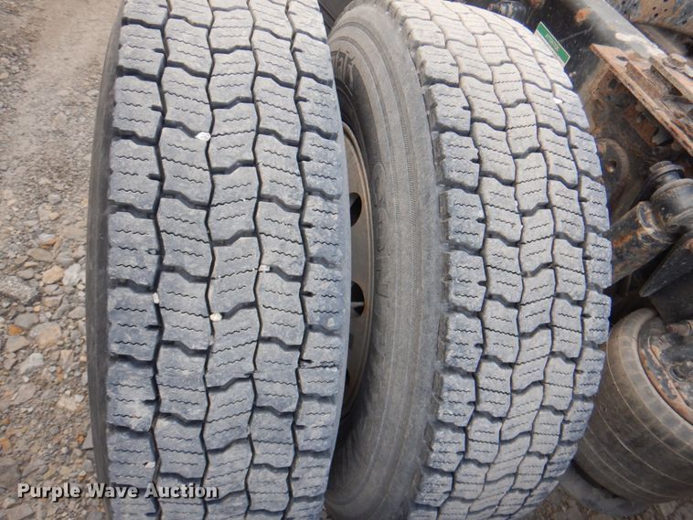 image for item KW9869 2011 Freightliner Cascadia 125  semi truck