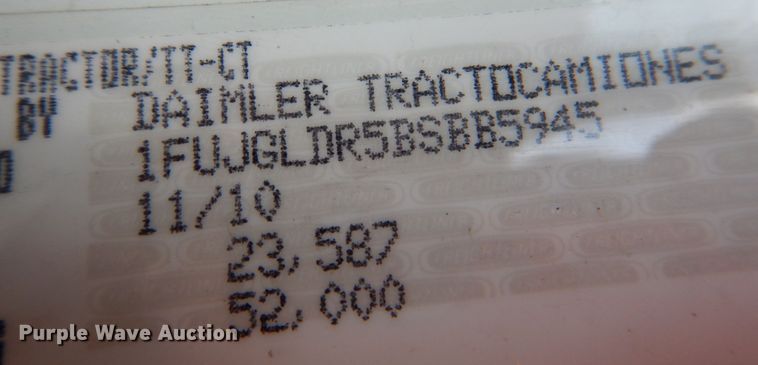 image for item KW9869 2011 Freightliner Cascadia 125  semi truck