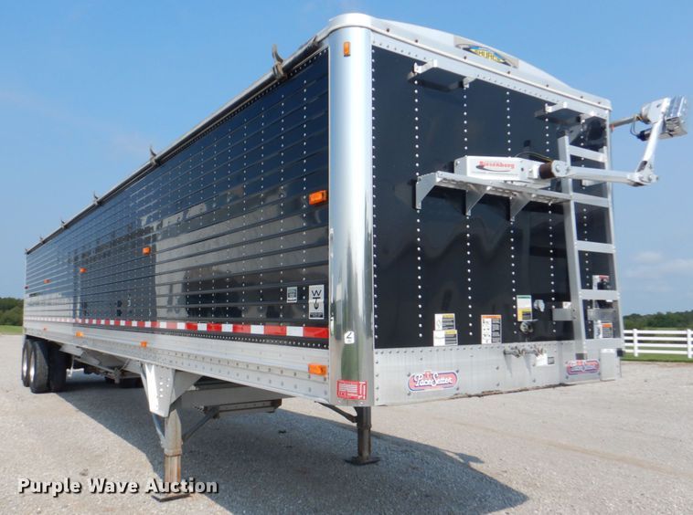 image for item KW9883 2002 Wilson DWH-400B Pace Setter  grain trailer