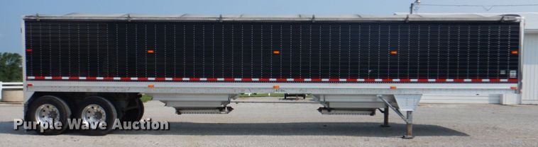 image for item KW9883 2002 Wilson DWH-400B Pace Setter  grain trailer