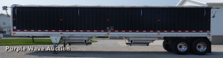 image for item KW9883 2002 Wilson DWH-400B Pace Setter  grain trailer