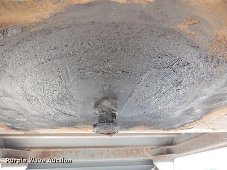 image for item KW9883 2002 Wilson DWH-400B Pace Setter  grain trailer