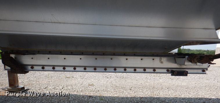 image for item KW9883 2002 Wilson DWH-400B Pace Setter  grain trailer