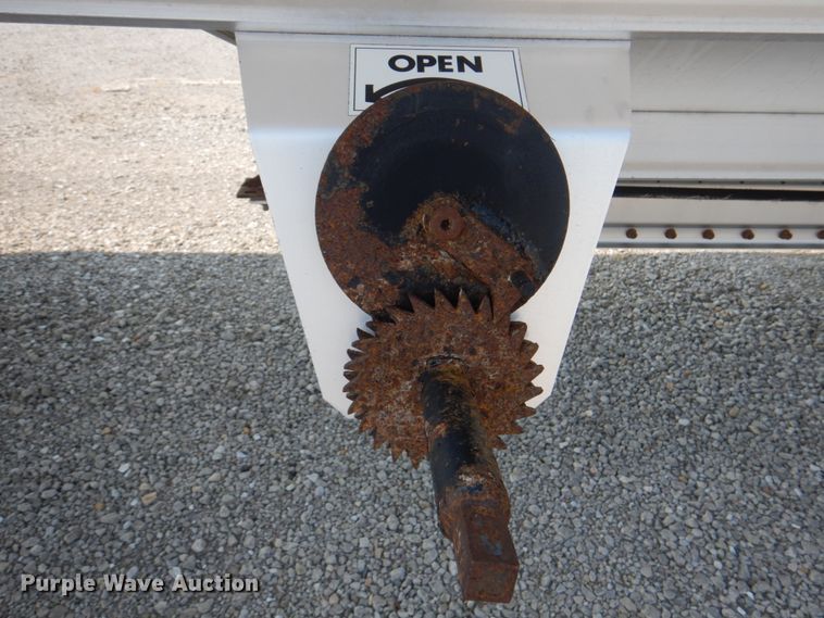 image for item KW9883 2002 Wilson DWH-400B Pace Setter  grain trailer