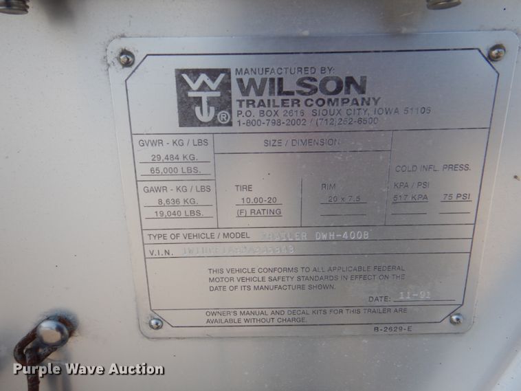 image for item KW9883 2002 Wilson DWH-400B Pace Setter  grain trailer