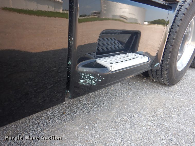 image for item KW9884 2002 Volvo VNL  semi truck