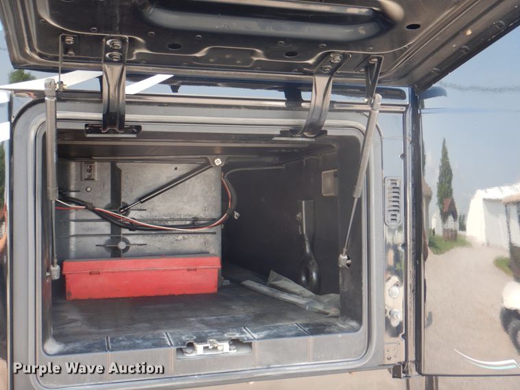 image for item KW9884 2002 Volvo VNL  semi truck