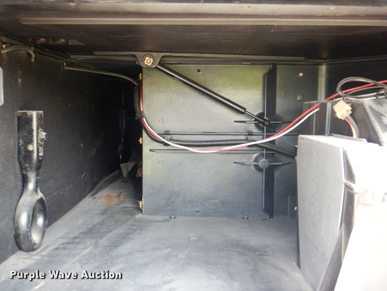 image for item KW9884 2002 Volvo VNL  semi truck