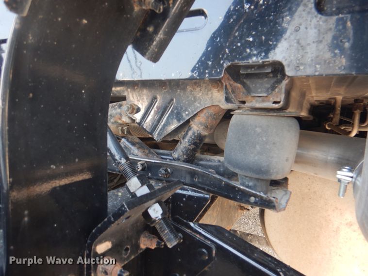 image for item KW9884 2002 Volvo VNL  semi truck