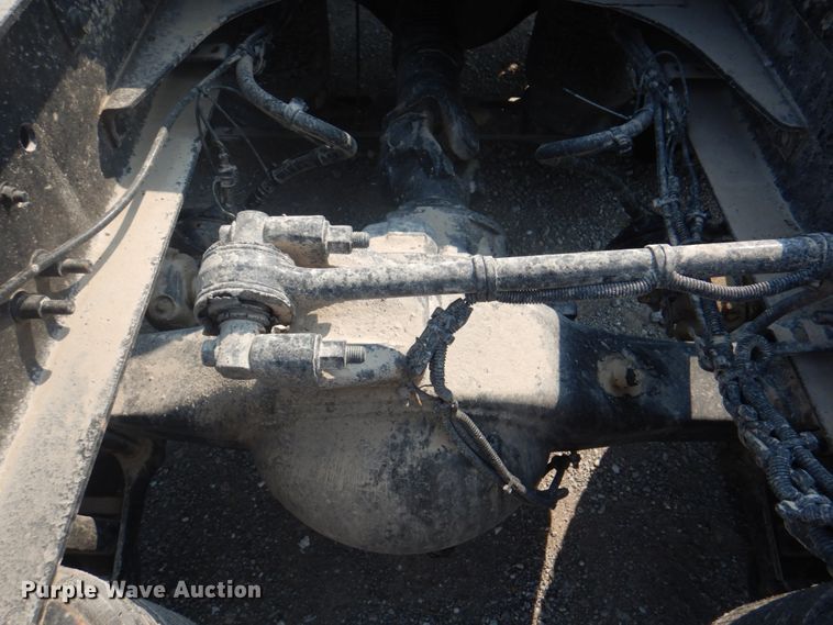 image for item KW9884 2002 Volvo VNL  semi truck